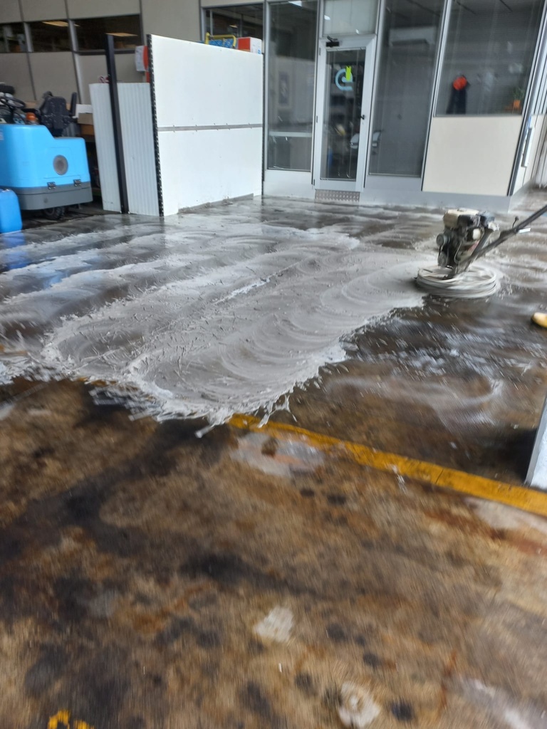 Cleaning an oil-soaked floor